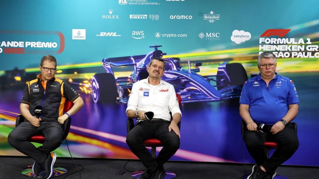 Andreas Seidl, Guenther Steiner y Otmar Szafnauer durante una rueda de prensa