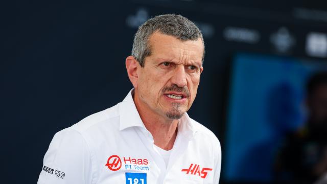 Guenther Steiner enfadado ante los medios de comunicación