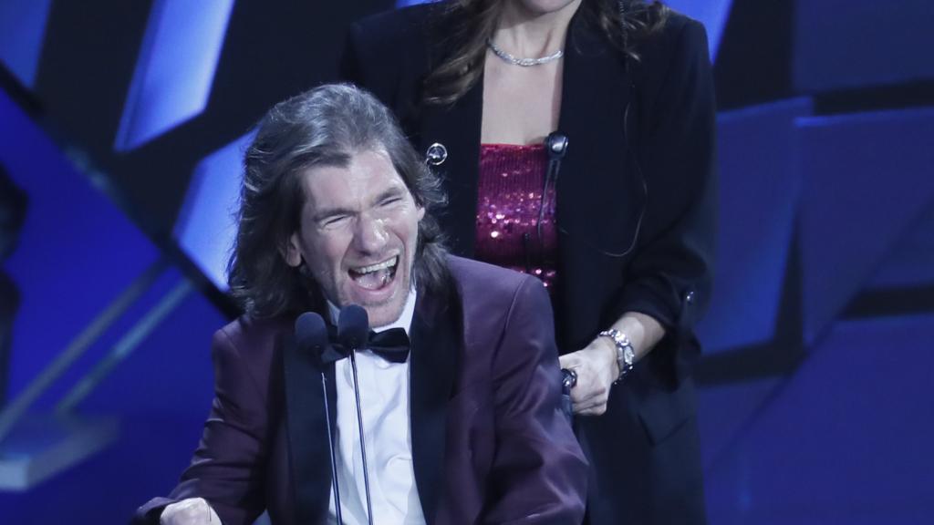Telmo Irureta sube al escenario para recoger el Goya al mejor actor revelación. Foto:EFE/José Manuel Vidal