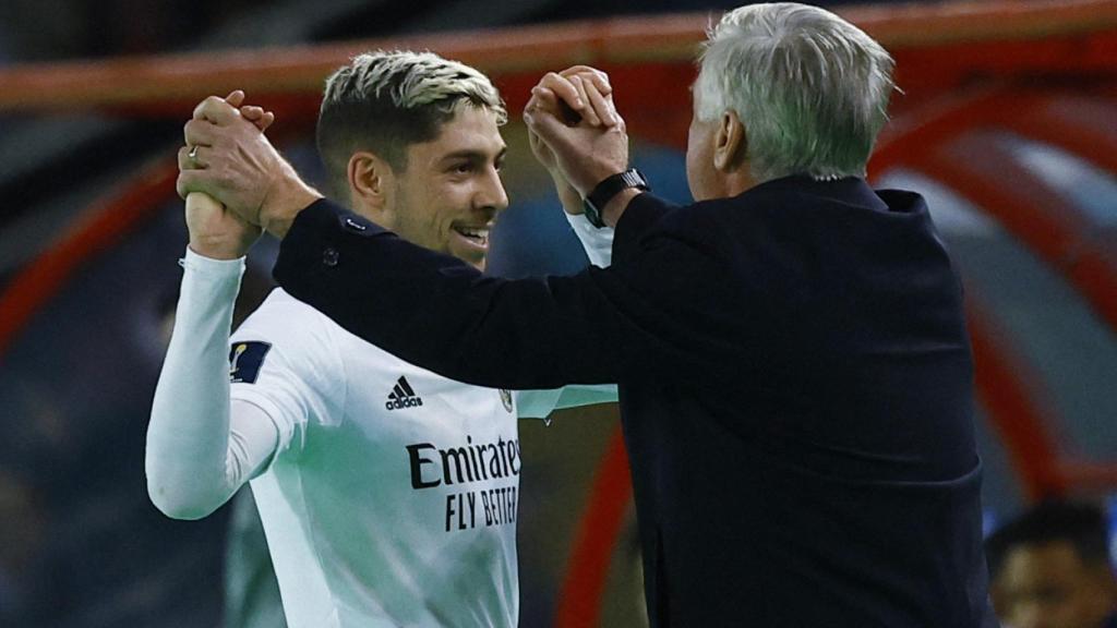 Fede Valverde y Ancelotti, tras el gol del uruguayo.