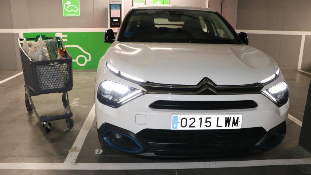 En el tiempo que este Citroën C4 eléctrico ha estado cargando han sido cerca de 6 kWh los recibidos.