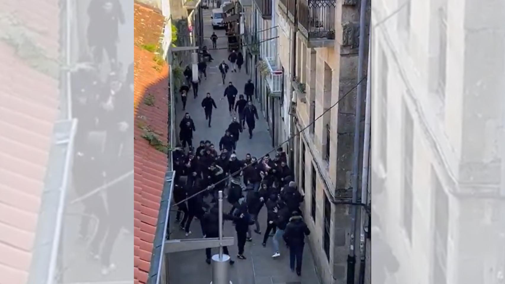 Imagen de la pelea entre ultras del Pontevedra y de la Cultural Leonesa.