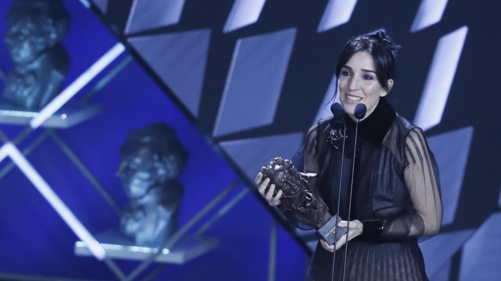 Alauda Ruiz de Azúa recibe el Goya a la mejor dirección novel por 'Cinco lobitos'