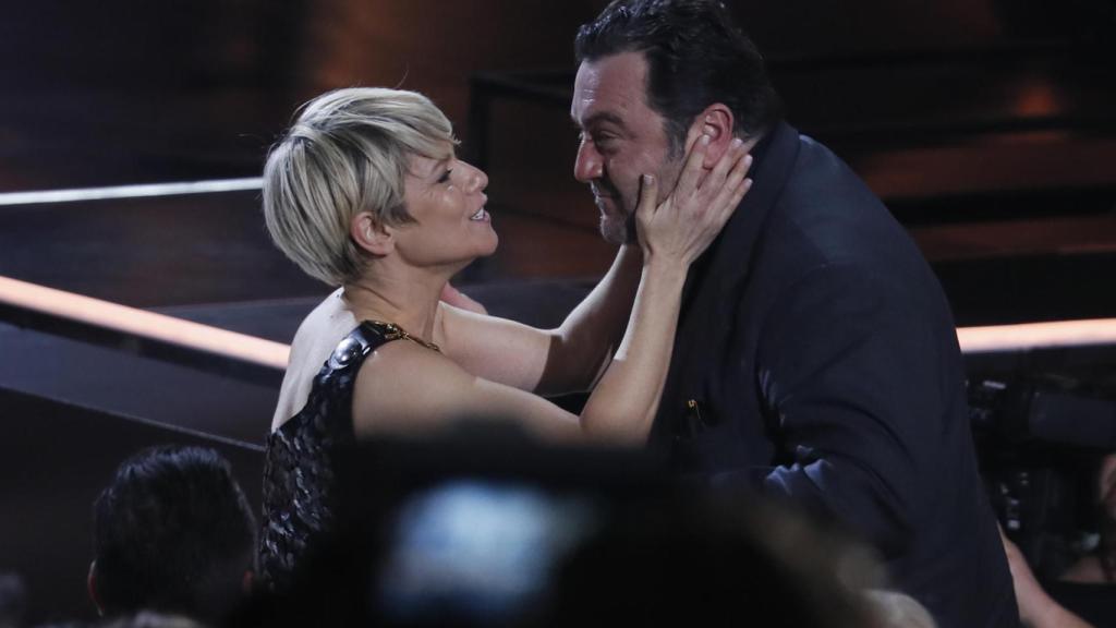 La actriz Marina Foïs felicita a Denis Ménochet. Foto: EFE/Jose Manuel Vidal