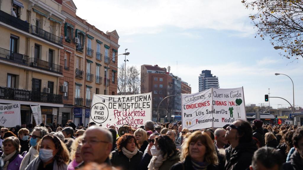 Varios manifestantes por la sanidad pública en Madrid.