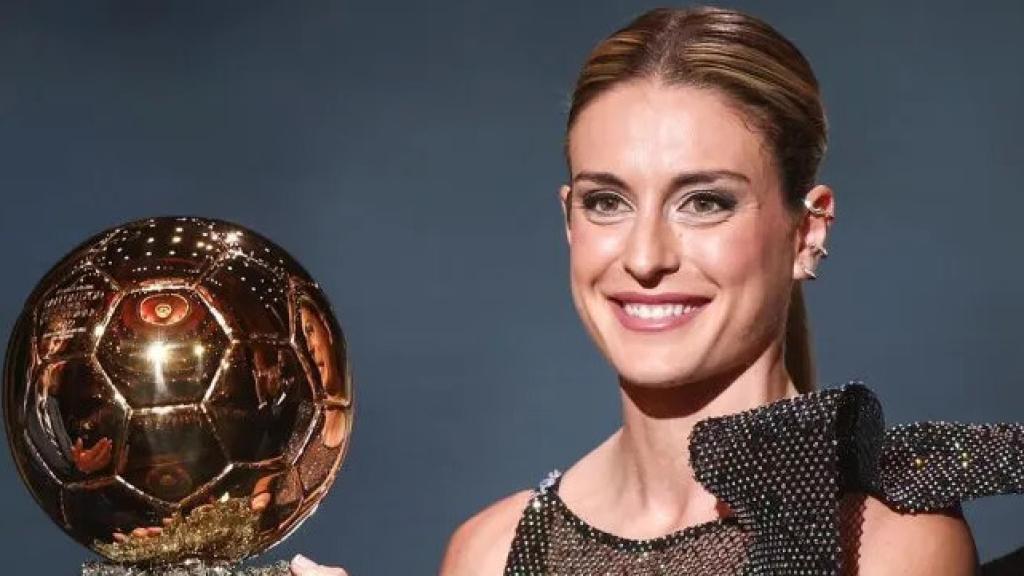 Alexia Putellas, recogiendo su segundo Balón de Oro en 2022.