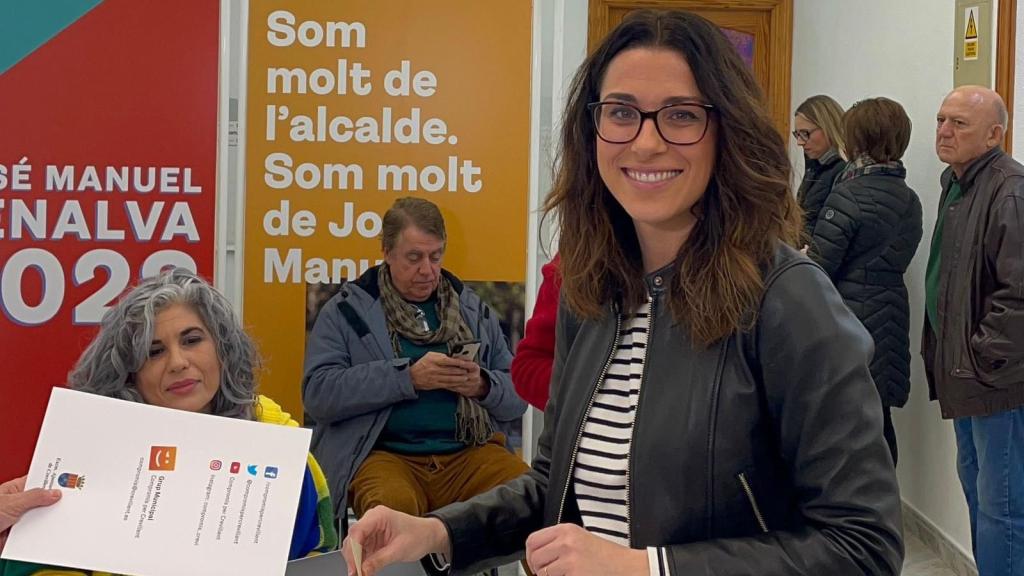 Aitana Mas, durante la votación de este sábado para las primarias de su formación.