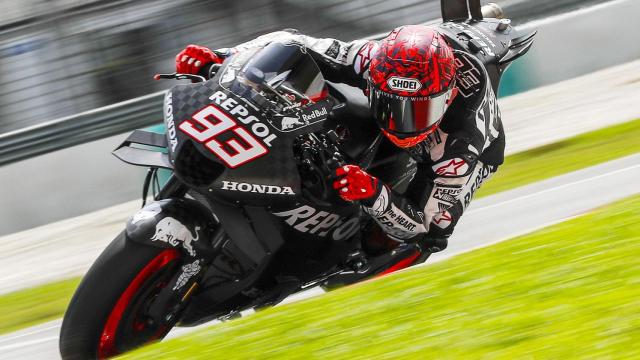 Marc Márquez, con su moto Repsol Honda, durante los test de Sepan de pretemporada