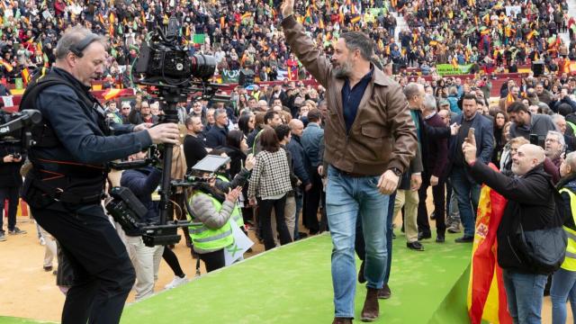 El líder de Vox, Santiago Abascal, este domingo, en el mitin de la plaza de toros de Murcia. Autor: Marcial Guillén / EFE