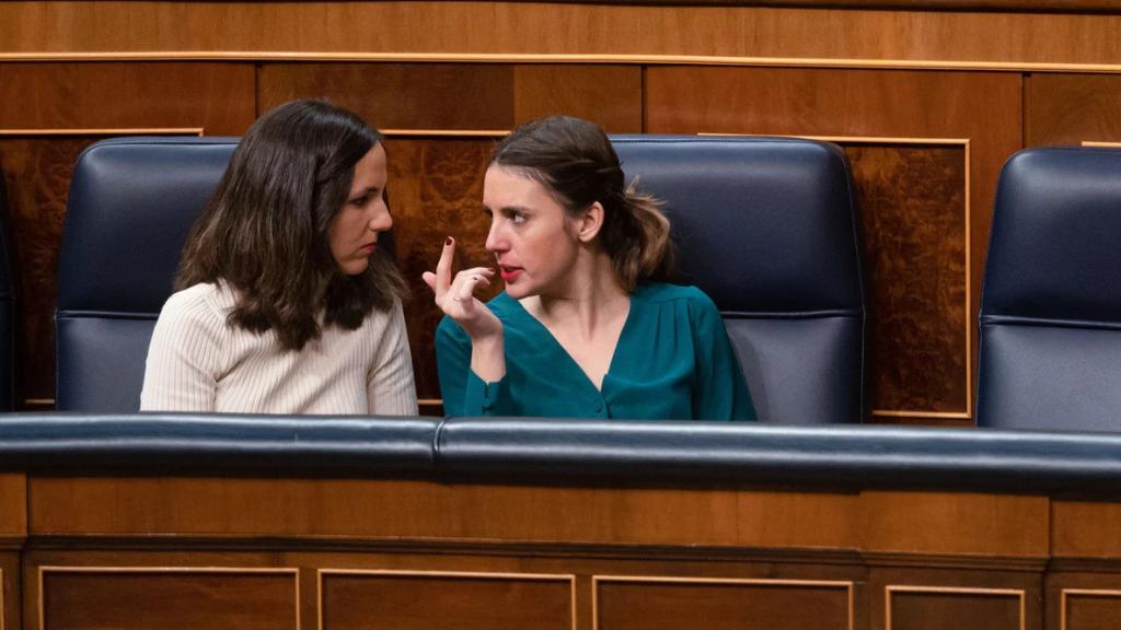 La ministra de Derechos Sociales y Agenda 2030, Ione Belarra, y la de Igualdad, Irene Montero.