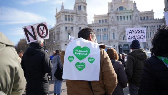 Manifestantes en la protesta por la sanidad de este domingo, 12 de febrero.