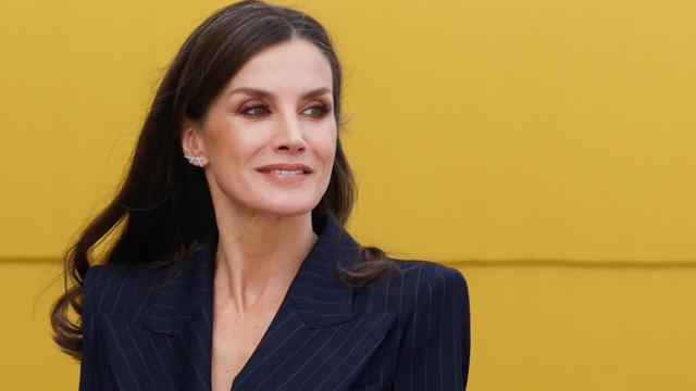 La reina Letizia este lunes, 13 de febrero de 2023, a su llegada al acto en Asturias.