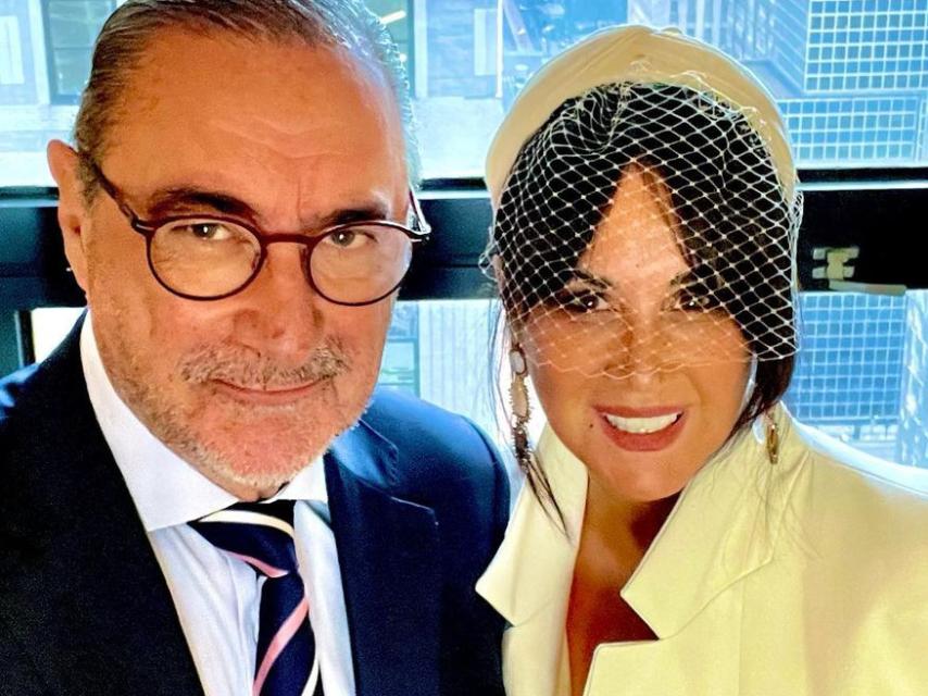 Carlos Herrera junto a su flamante mujer, Pepa Gea, el día de su gran boda en Nueva York.