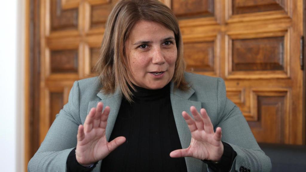 Tita García Elez durante su conversación con el periodista Alberto Morlanes.