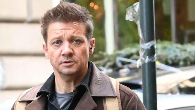 El actor Jeremy Renner durante el rodaje de una película, en Nueva York, en diciembre de 2020.