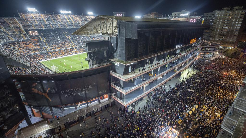 Protestas alrededor de Mestalla durante el Valencia - Athletic de Liga