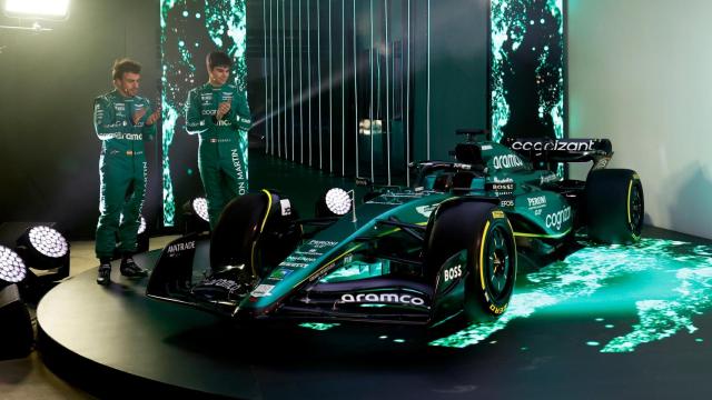 Alonso y Stroll, con el AMR23 de Aston Martin