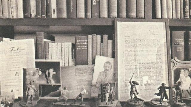 Soldaditos de plomo en la biblioteca de Javier Marías. Foto: blog personal del escritor