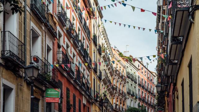 Edificios en una calle de Lavapiés, Madrid.