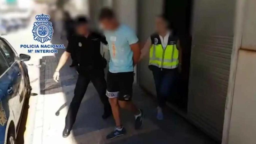 Imagen de la detención del 'violador del portal' de Lugo en 2018.