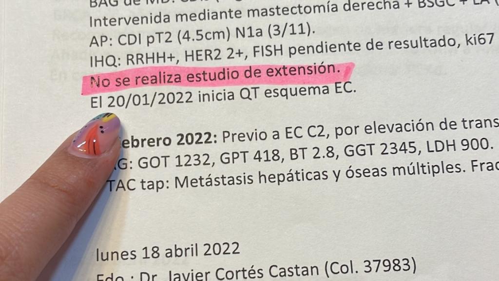 Documento de la clínica privada que refleja que no le habían hecho el estudio de extensión.