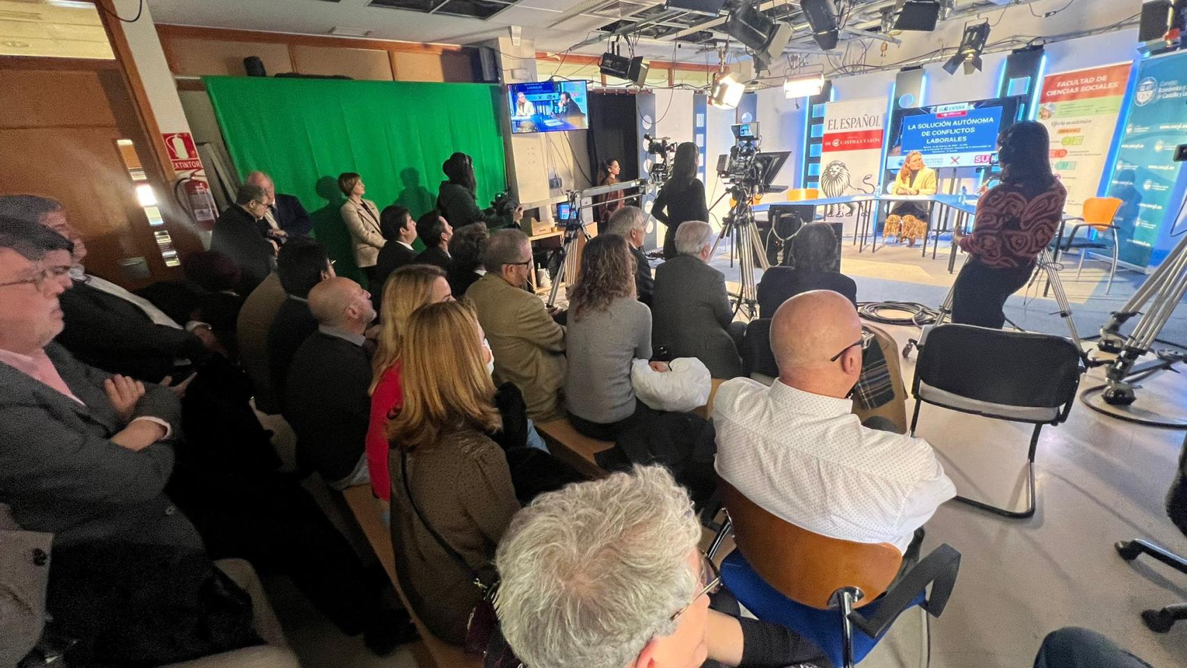 El plató de televisión de la Facultad de Ciencias Sociales de la USAL donde se ha celebrado el evento