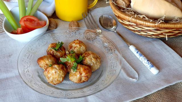 Cómo hacer albóndigas en la freidora de aire para que no te queden secas y sean más saludables