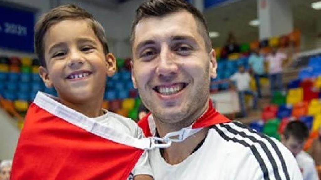 Cemal Kütahya, con su hijo Cinar.