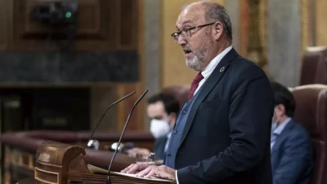 El ya exdiputado del PSOE Juan Bernardo Fuente en un debate parlamentario.
