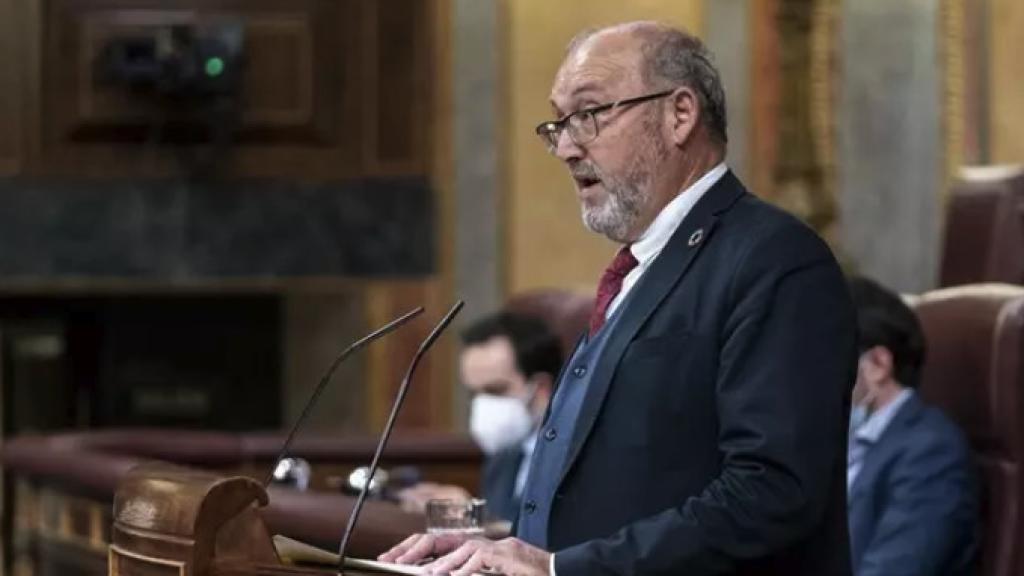 El ya exdiputado del PSOE Juan Bernardo Fuente en un debate.