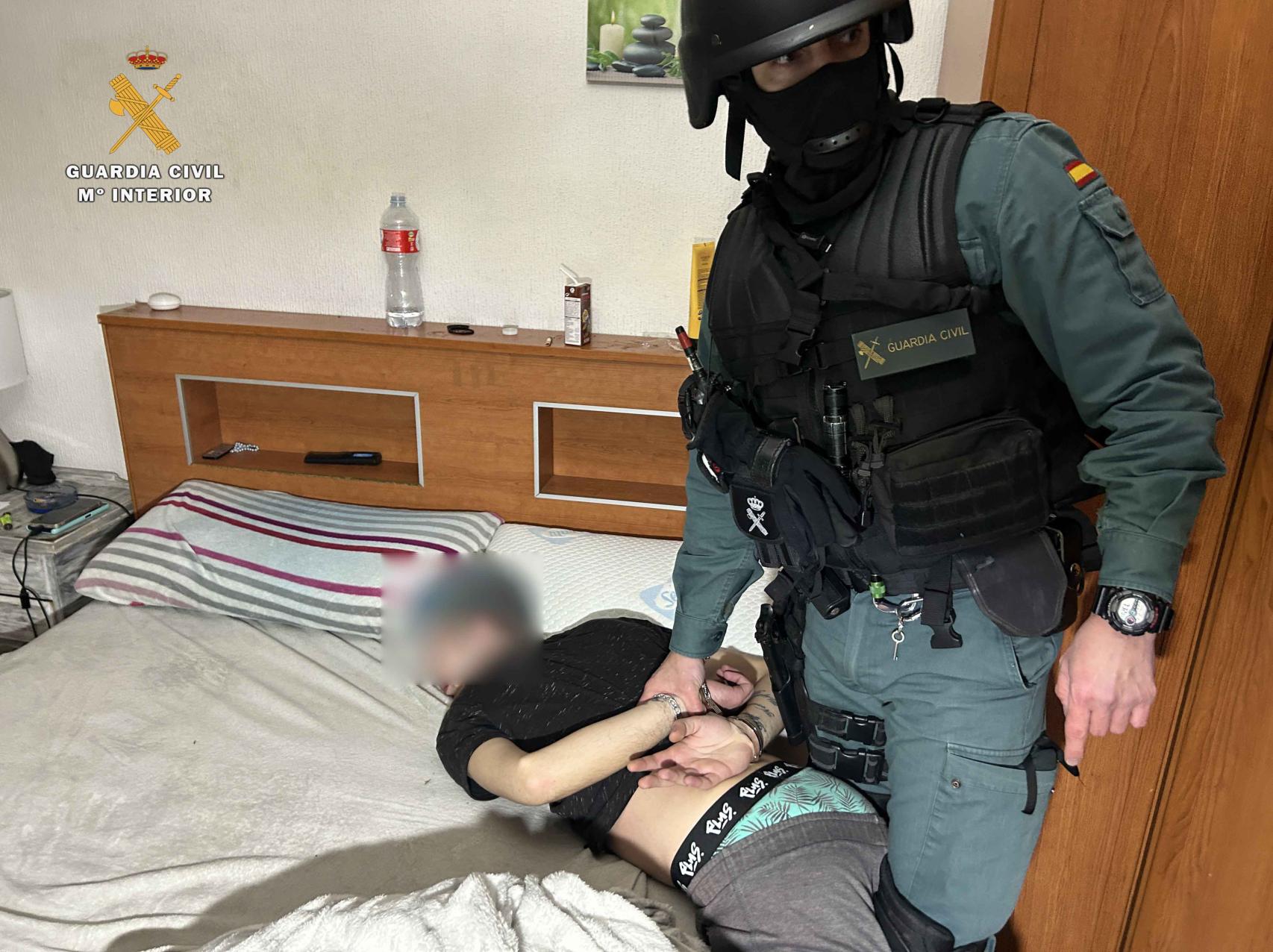 La Guardia Civil detiene a uno de los implicados en el asalto a la cajera del supermercado