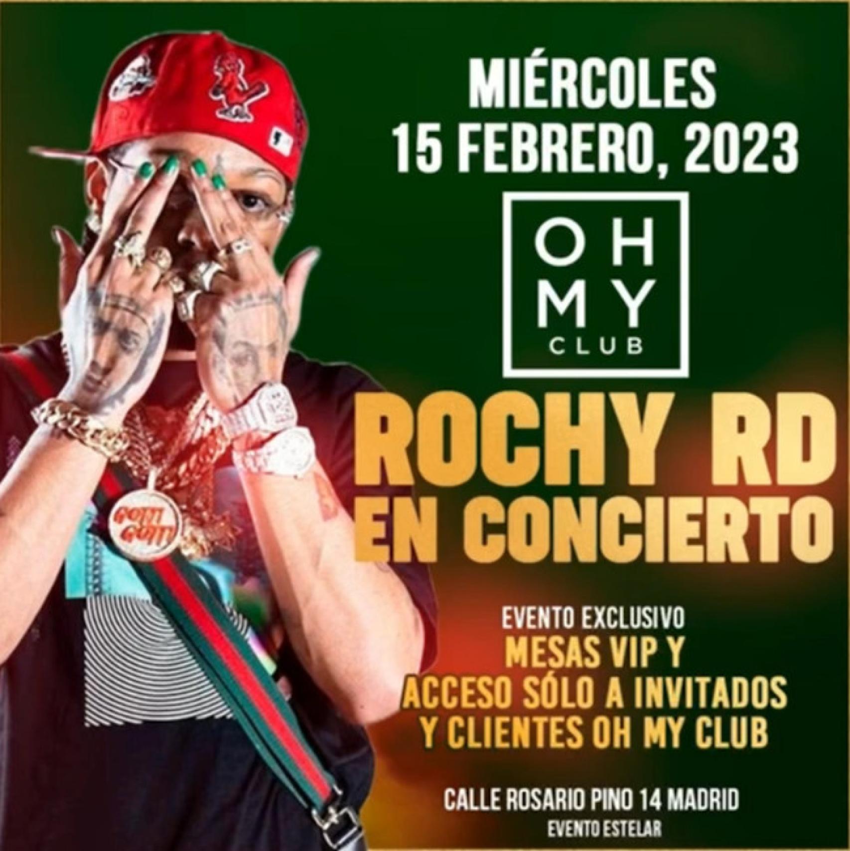 Cartel promocional del evento, en el que Rochy RD hace una seña que identifica a los Trinitarios.