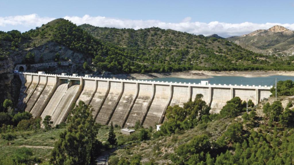 Presa Embalse del Amadorio.