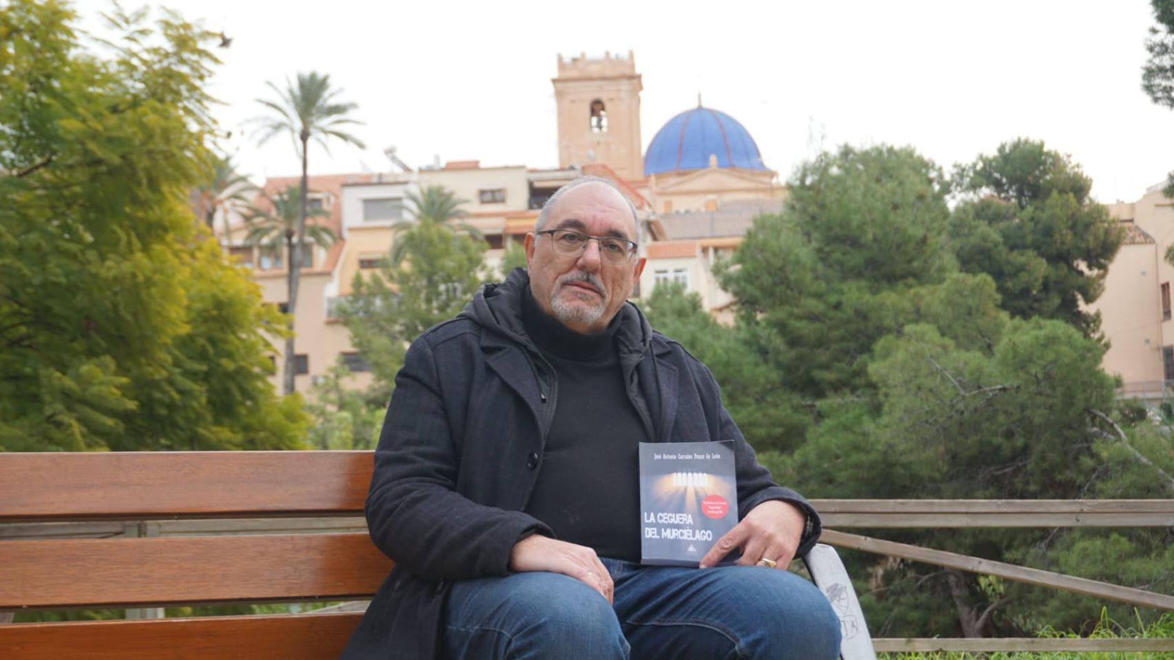 José Antonio Corrales posa para EL ESPAÑOL De Alicante en Elche.