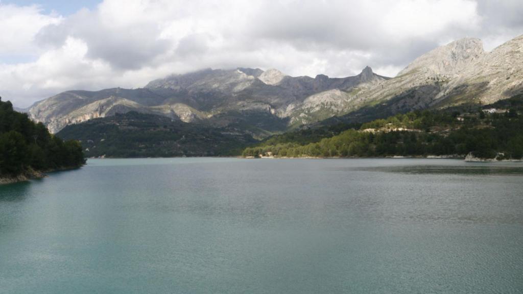 Imagen del embalse de Guadalest (Alicante).