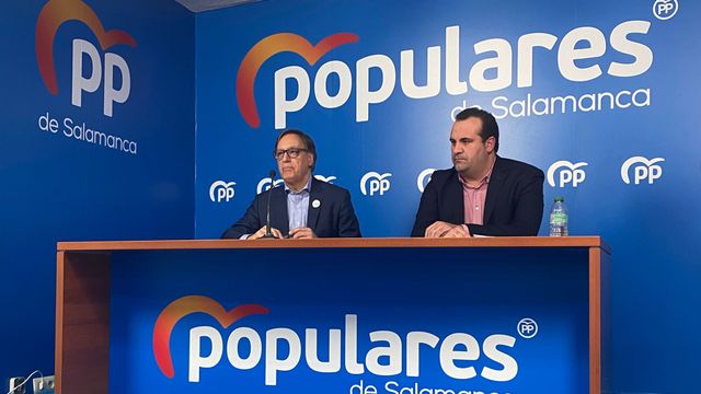 Carlos García Carbayo y David Mingo, presidente y secretario de la Gestora del PP de Salamanca