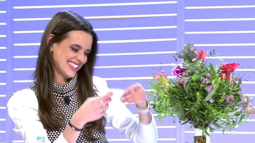 Una reportera de 'Cuatro al dia' recibe una sorpresa en directo: ¿Esto es de verdad?