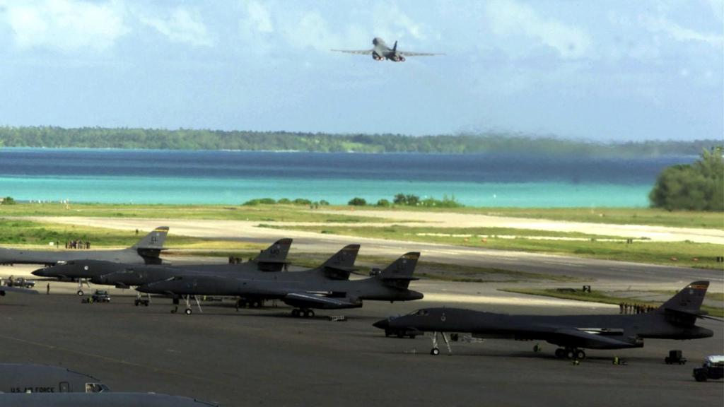 Un bombardero B1 despega de Diego García en 2001 durante la Operación Libertad Duradera.