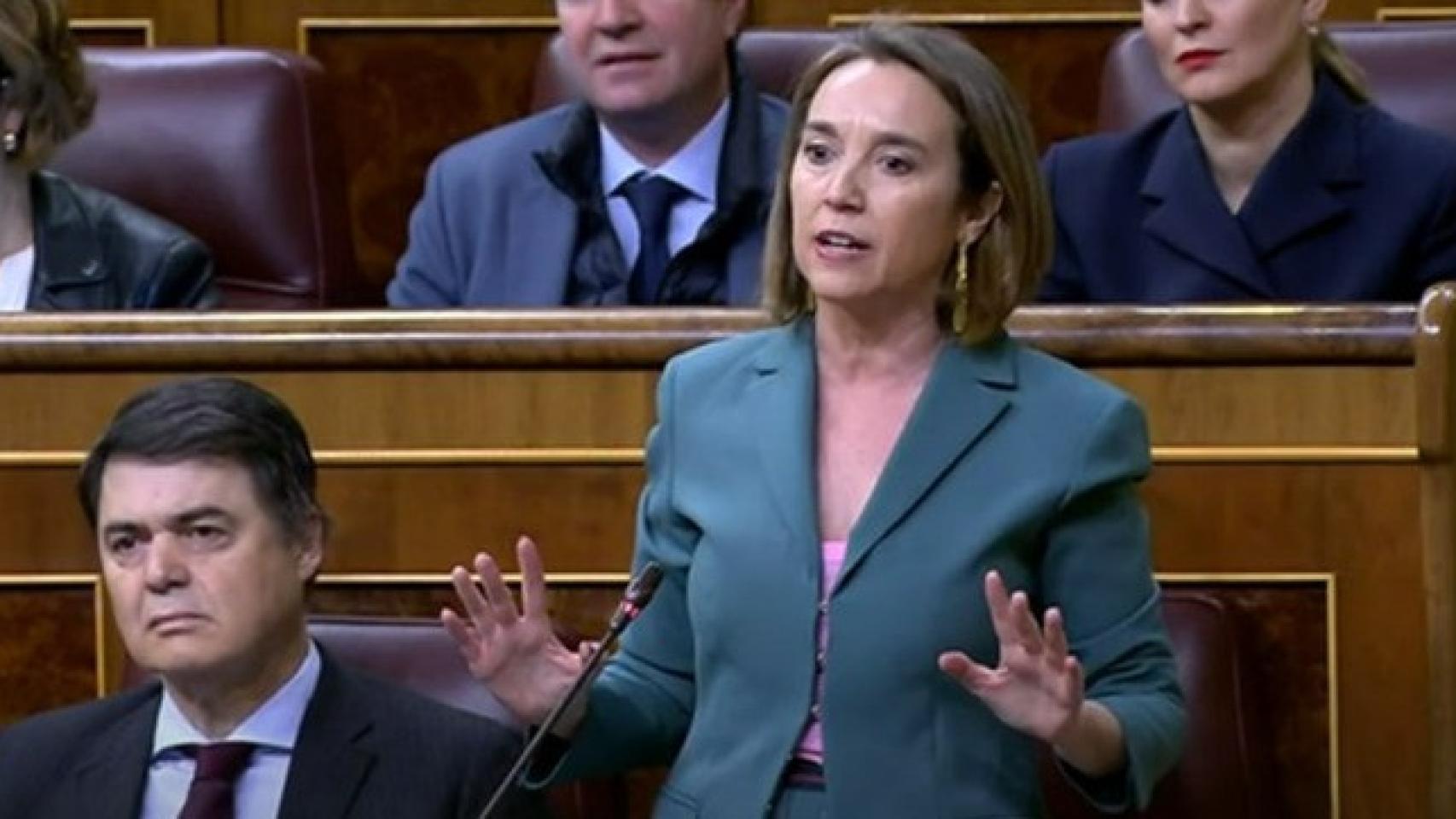 Cuca Gamarra, portavoz del PP en el Congreso, este miércoles en la sesión de control al Gobierno.