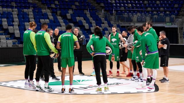 Los jugadores del Unicaja durante un entrenamiento.