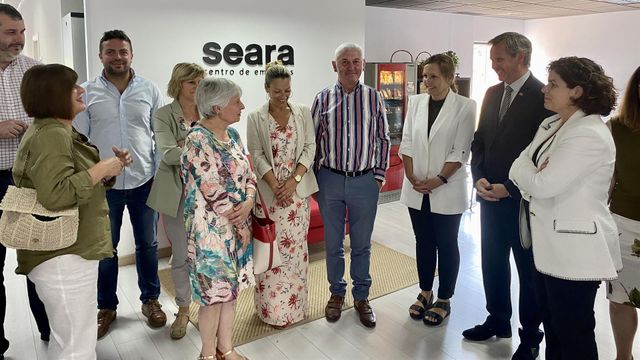 José Miñones, segundo por la derecha, en un acto esta mañana