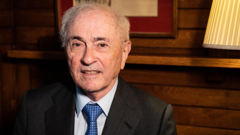 José Manuel Otero Novas fue ministro de Educaciòn y Presidencia en los gobiernos de UCD.