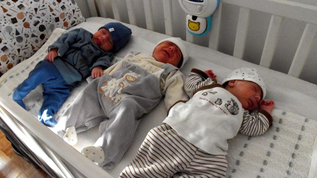 Los trillizos Adrián, Raúl y Hugo
