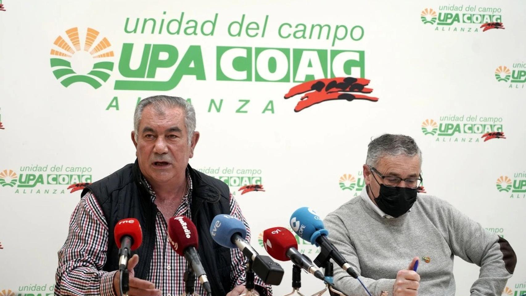Lorenzo Rivera, coordinador autonómico de Coag (i), junto a Aurelio González, secretario regional de UPA.