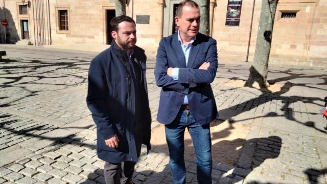 El cabeza de lista al Congreso, Eloy Tomé, con el fundador y dirigente de Zamora Sí, Francisco Requejo, en una imagen de archivo.