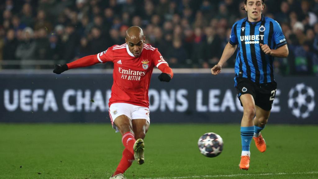 Joao Mario lanza un penalti en Champions contra el Brujas