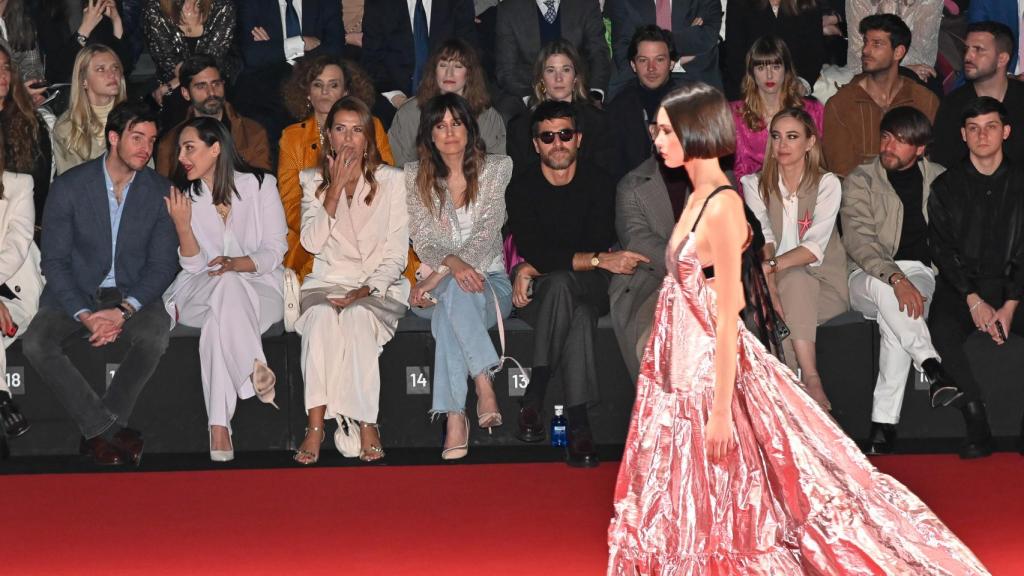 Tamara Falcó ha sido una de las asistentes de la primera fila de la Mercedes-Benz Fashion Week Madrid.