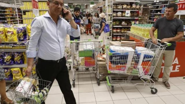 La cesta de la compra, pese a la rebaja del IVA, se ha encarecido de enero a hoy debido a la inflación.