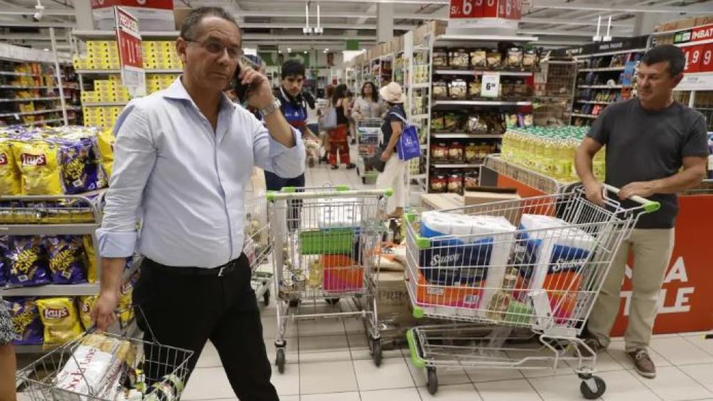 La cesta de la compra, pese a la rebaja del IVA, se ha encarecido de enero a hoy debido a la inflación.