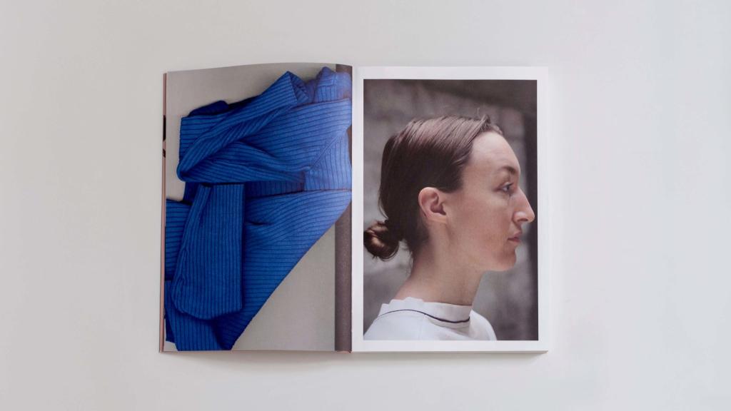 'Helmets', 2020, de June Crespo, editado por la Fundación María José Jove (en ArtsLibris)
